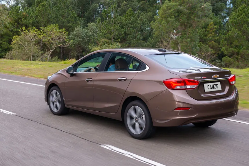 Cruze Premier é o primeiro carro do mercado a oferecer wi-fi nativo a bordo, em conexão à internet feita pela Claro