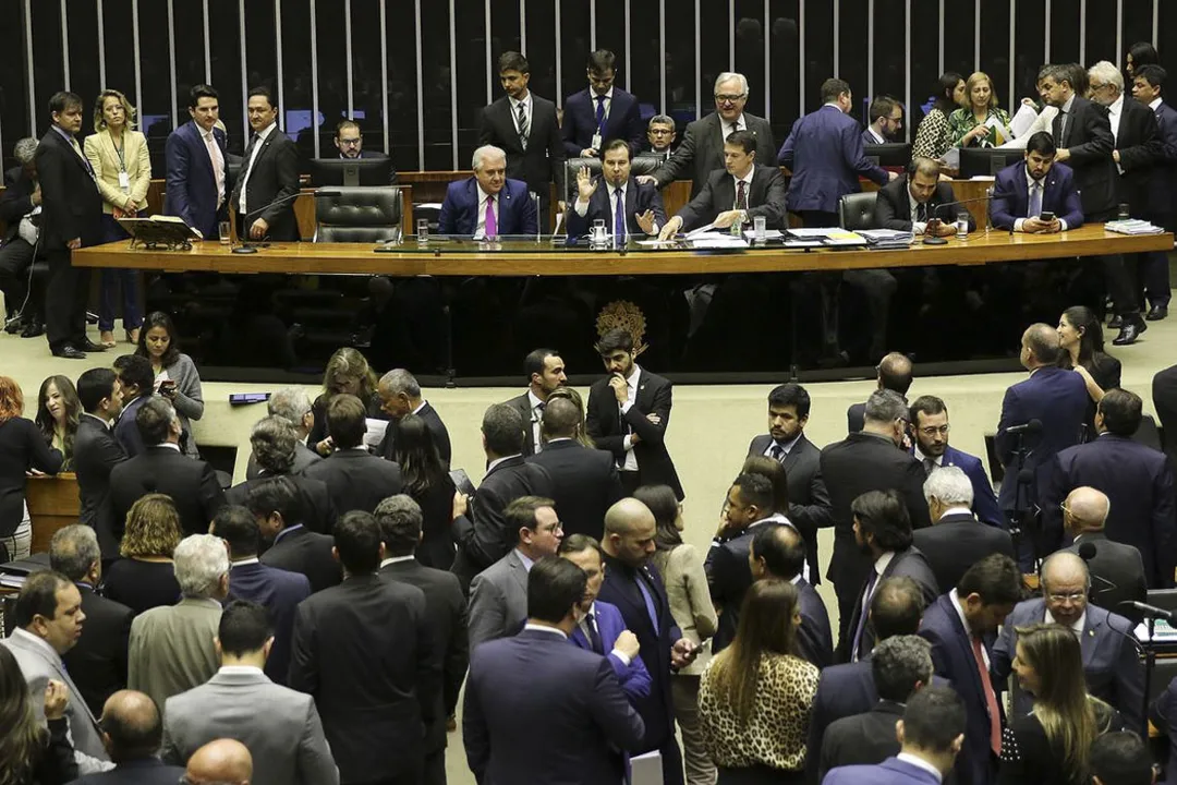O texto-base foi aprovado por 345 votos a favor, 76 contras e uma abstenção