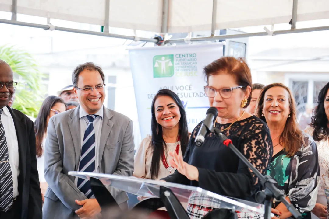 O equipamento oferece aos cidadãos serviços gratuitos de nos âmbitos processual e pré-processual, visando dar maior celeridade ao andamento dos processos através da mediação e conciliação.