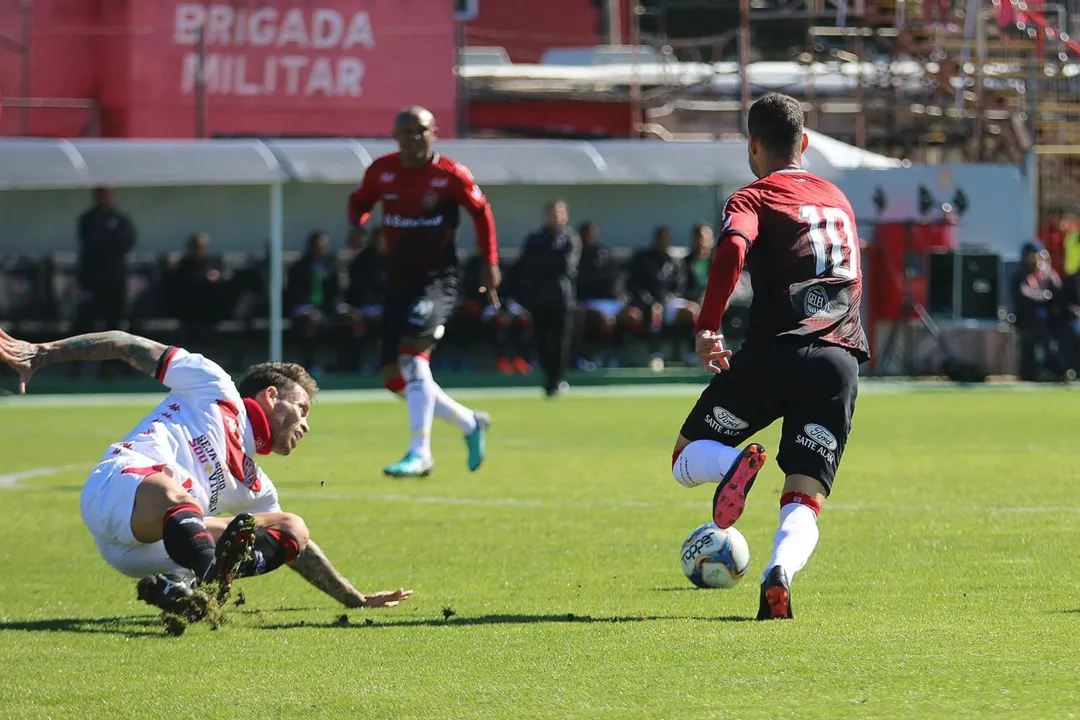 Com o resultado, o Leão caiu uma posição na tabela