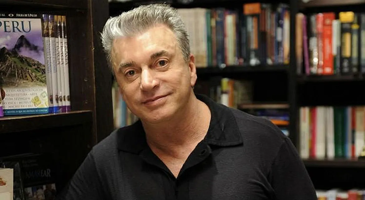 O livro O Último Dia de Inocência, de Edney Silvestre, traz um jornalista iniciante atuando no começo dos anos de chumbo