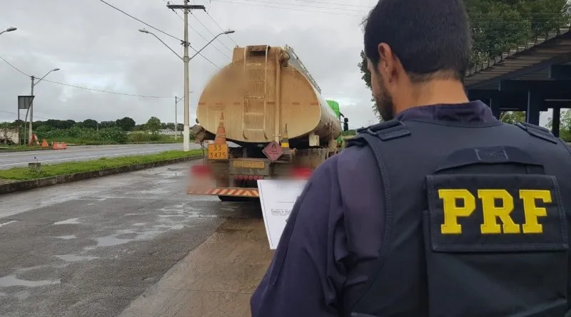 Motorista conduzia um caminhão-tanque