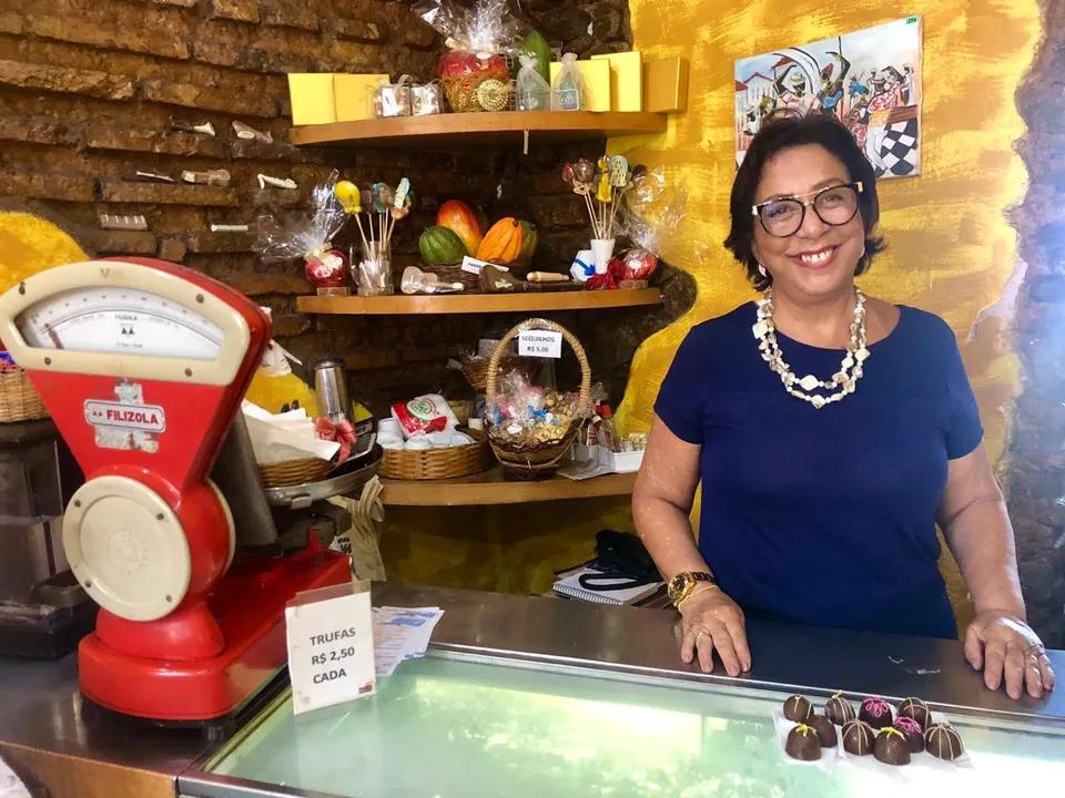 Rita Brandão, do Chocolates Marrom Marfim com as trufas criadas em homenagem ao poeta Castro Alves