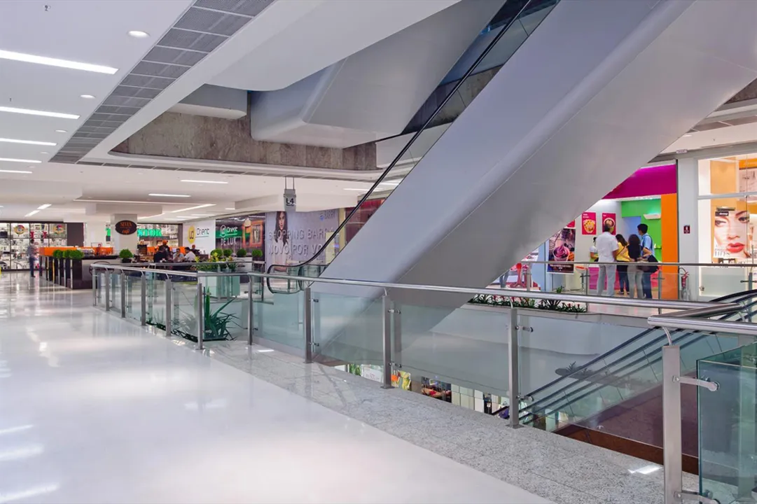 Acidente aconteceu em uma das escadas rolantes do Shopping Barra
