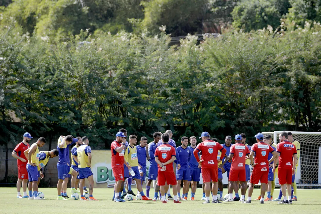 Com quase todas as peças à disposição, Bahia terá força da torcida contra rival pouco agressivo fora de seus domínios