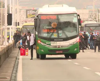 Sequestrador é morto por atiradores e reféns são liberados de ônibus no Rio