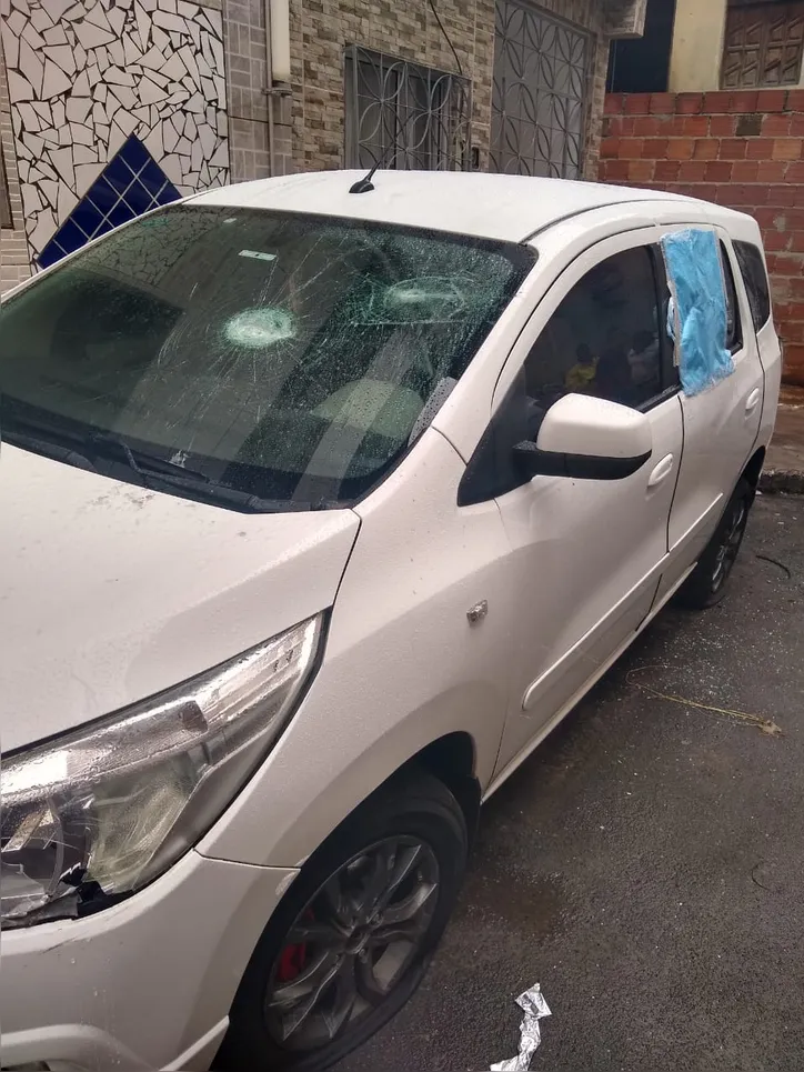 Imagem ilustrativa da imagem Grupo encapuzado danifica pelo menos de 14 carros no bairro do Garcia