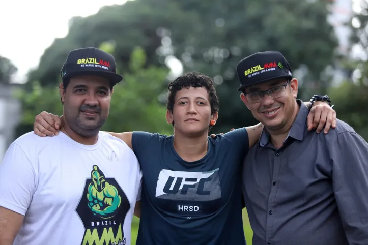 Imagem ilustrativa da imagem "No chão, sou uma das melhores do UFC", garante a baiana Virna Jandiroba