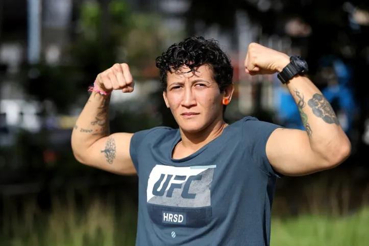 Imagem ilustrativa da imagem "No chão, sou uma das melhores do UFC", garante a baiana Virna Jandiroba