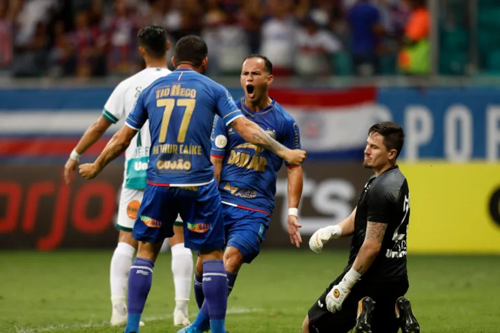 Na raça, Bahia arranca empate com o Goiás