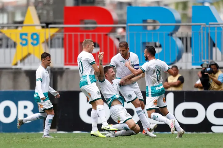 Na raça, Bahia arranca empate com o Goiás