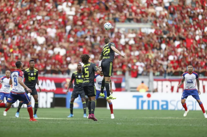 Gilberto faz hat-trick, Bahia atropela o Fla e encerra jejum de triunfos