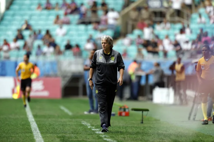 Gilberto faz hat-trick, Bahia atropela o Fla e encerra jejum de triunfos