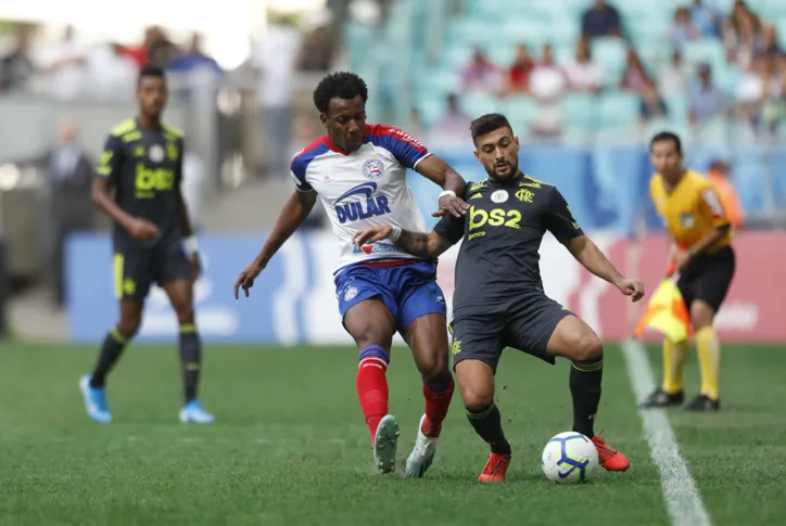 Gilberto faz hat-trick, Bahia atropela o Fla e encerra jejum de triunfos