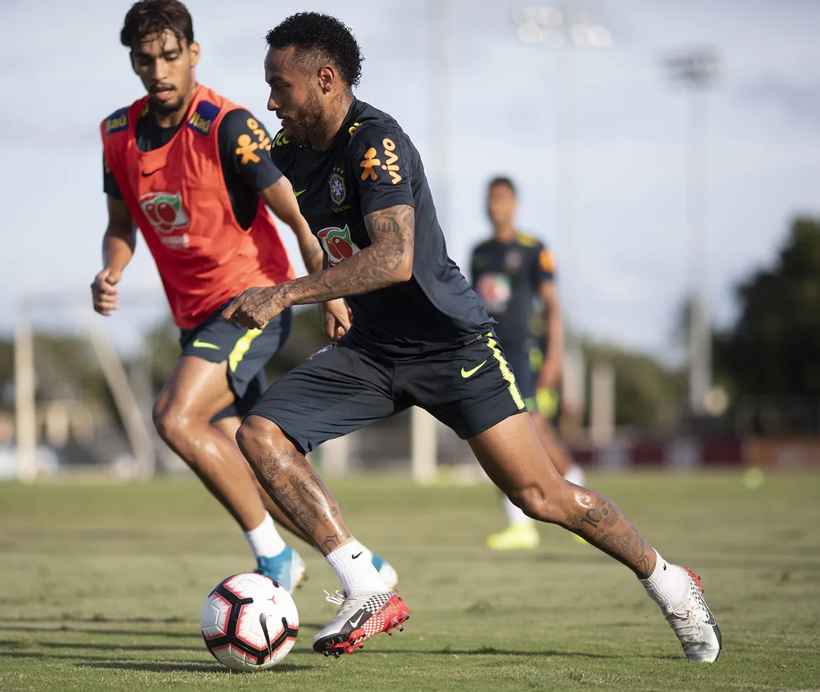 Sem jogar desde junho, Neymar vem treinando normalmente nesta semana
