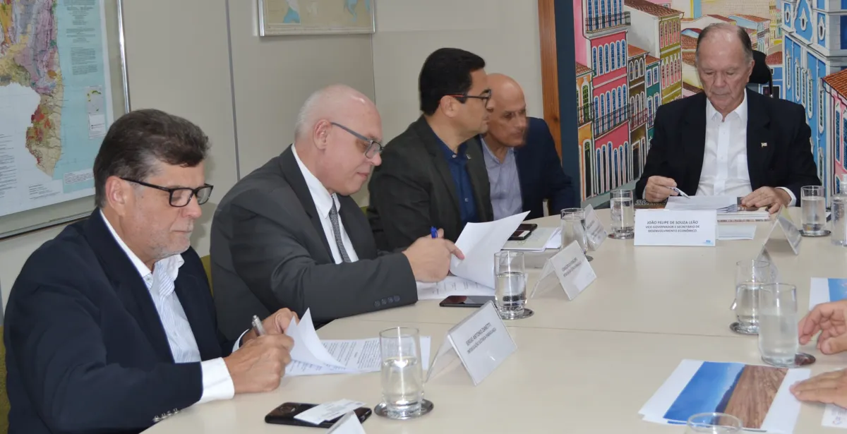 A assinatura de protocolos de intenções por empresas do ramo de eletricidade, gás, eletroeletrônico e plástico aconteceu na quinta-feira (5), na Secretaria de Desenvolvimento Econômico do Estado.