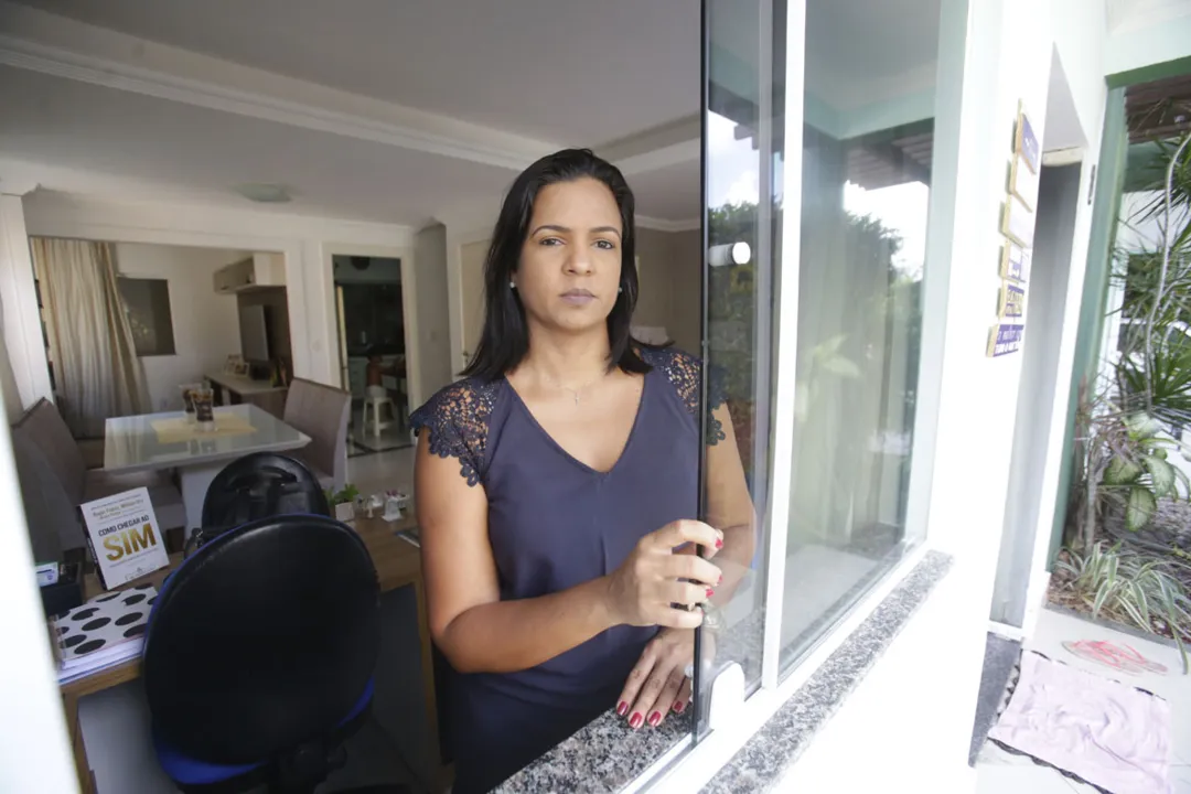 Danúbia chamou o seguro para consertar a geladeira