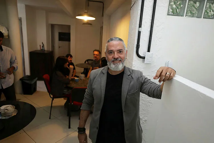 Cordier contrata o serviço de oito freelancers