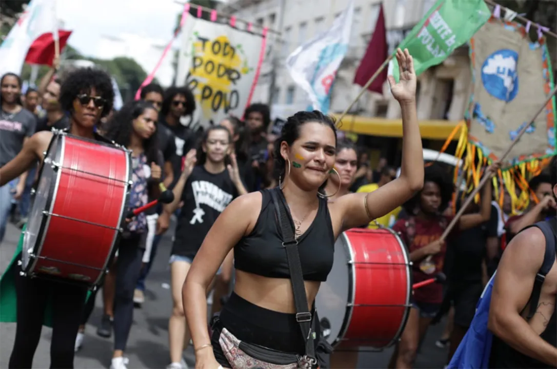 Protesto trouxe às ruas este ano, o lema "Esse sistema não vale"