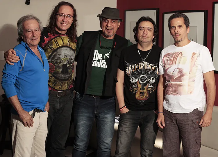 Repertório conta com um mix de músicas autorais e sucessos de outros artistas
