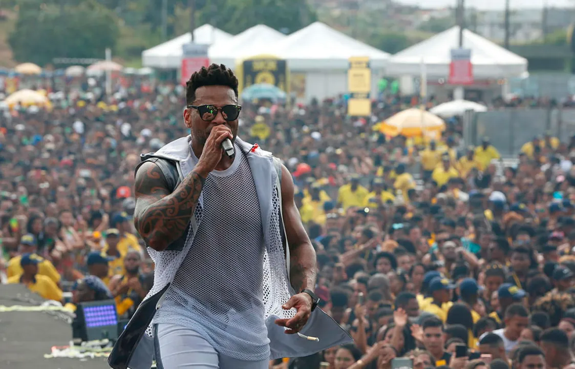 Atual detentora da Música do Carnaval, o Parangolé foi uma das atrações do festival