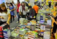 Estudantes entregam abaixo-assinado com 1 milhão de assinaturas contra taxação de livros