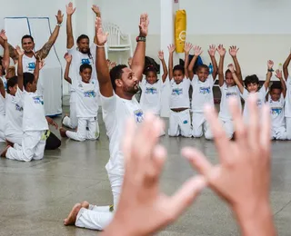 Capoeira e poesia mobilizam jovens de projeto social em Camaçari