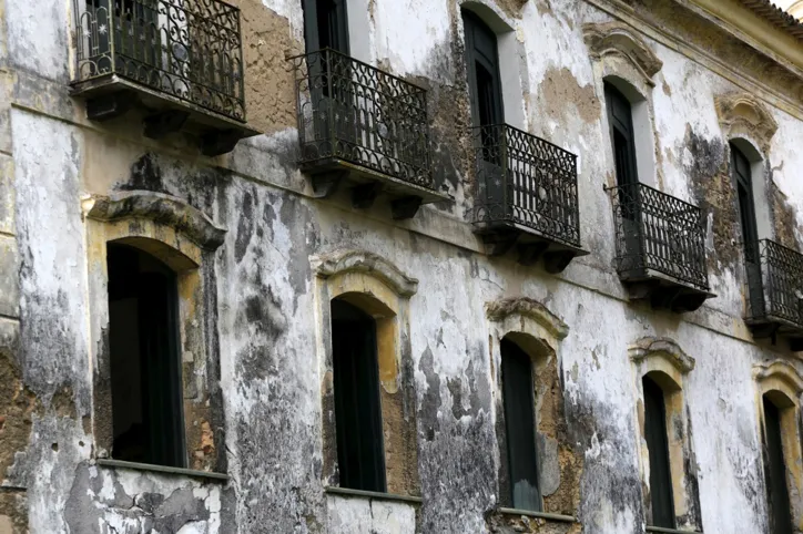 Fechado há 20 anos, Museu Wanderley Pinho guarda a memória da opulência e da escravidão no Brasil