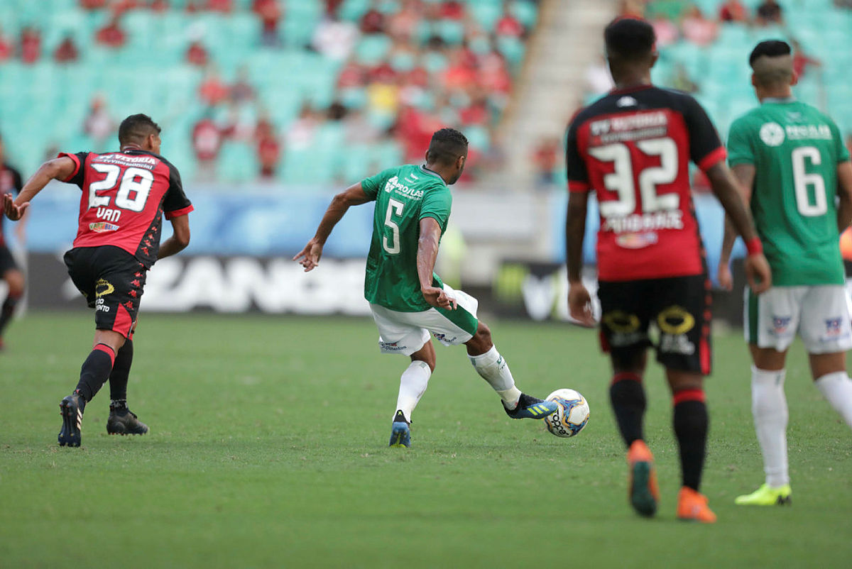 Em retorno à Fonte Nova, Vitória joga mal e perde para o Guarani