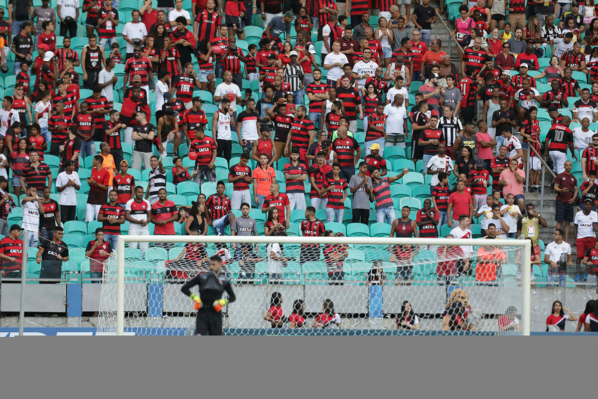 Em retorno à Fonte Nova, Vitória joga mal e perde para o Guarani