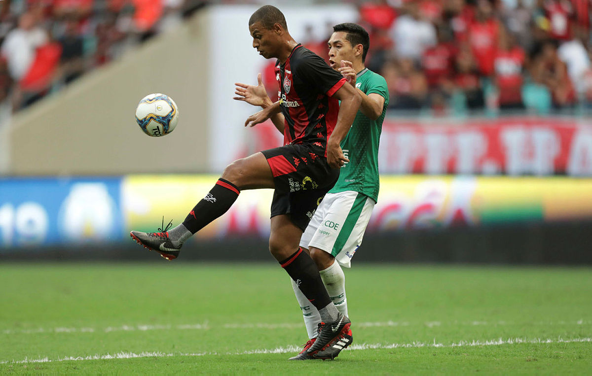 Em retorno à Fonte Nova, Vitória joga mal e perde para o Guarani