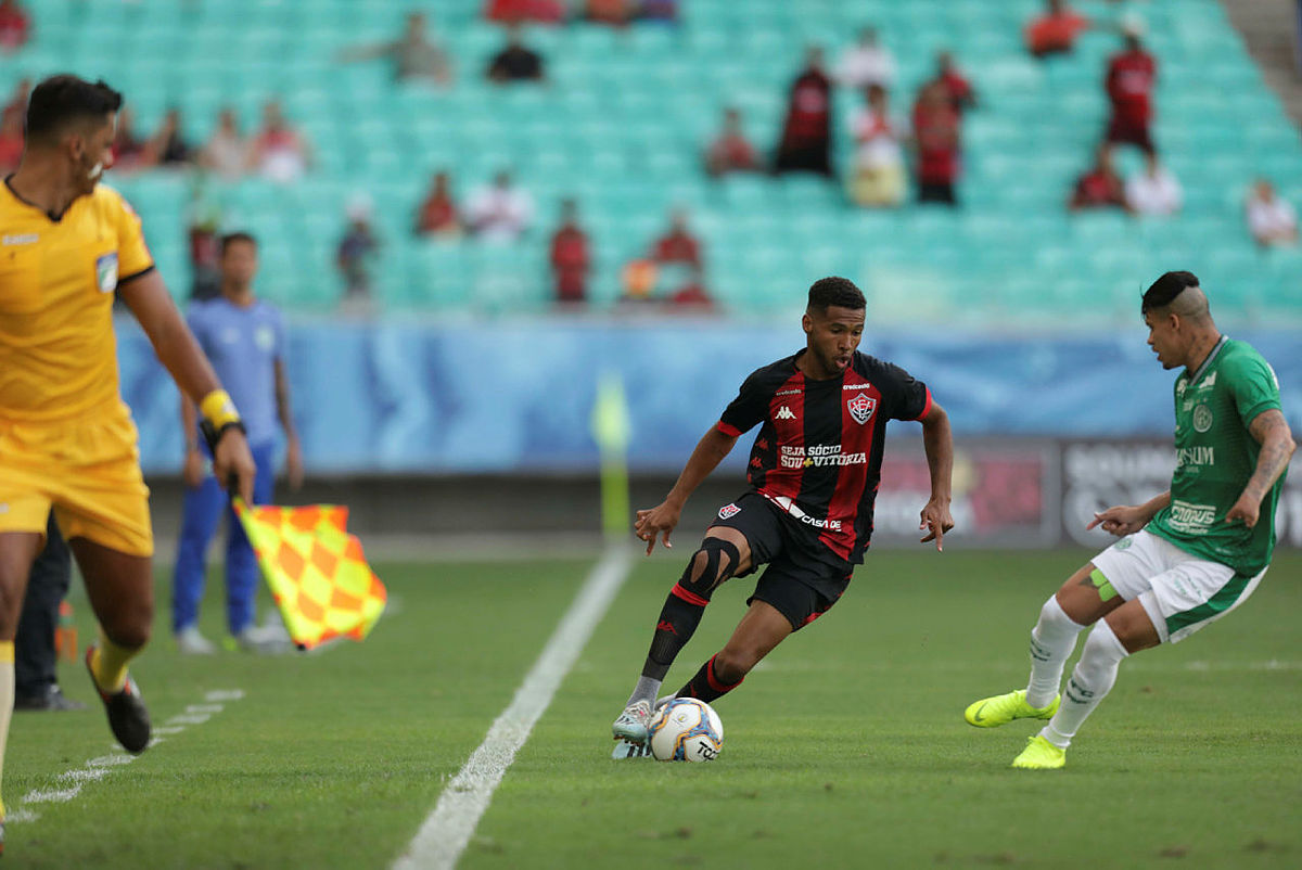 Em retorno à Fonte Nova, Vitória joga mal e perde para o Guarani