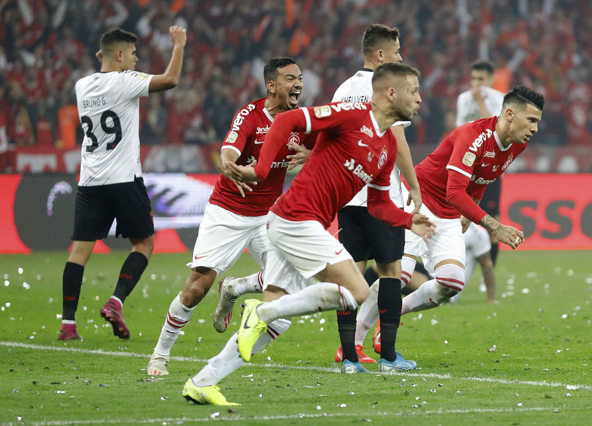 No Beira-Rio, Athletico-PR vence Inter de novo e é campeão da Copa do Brasil