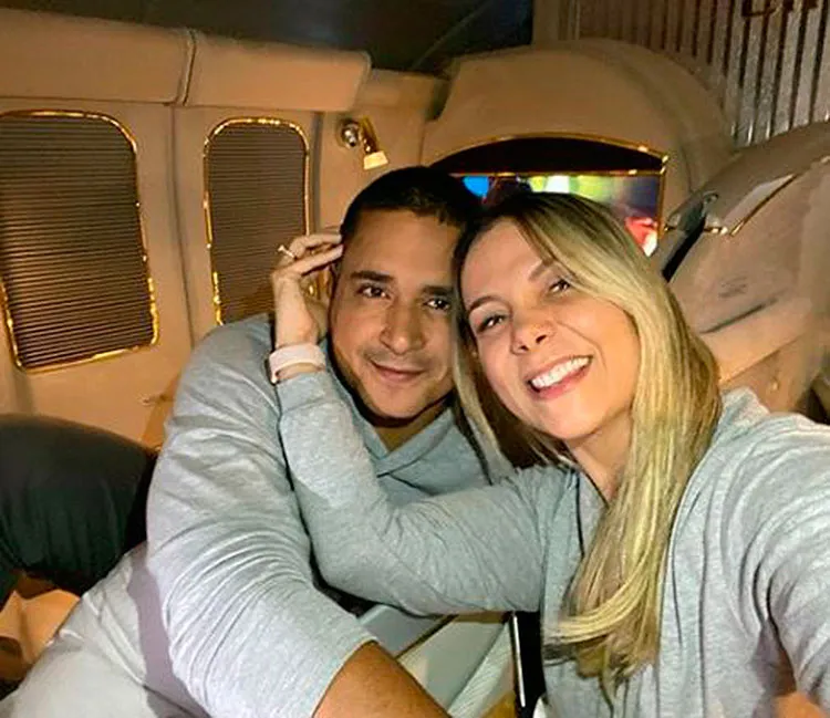 Com direito a avião de luxo, Carla Perez compartilhou com os fãs momentos da viagem para Dubai