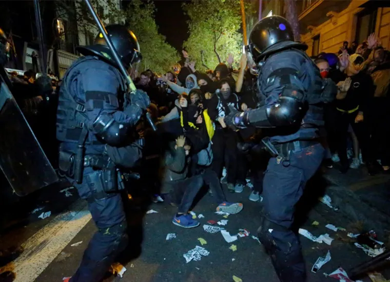 Catalunha vem enfrentando seguidos protestos desde a segunda-feira, 14