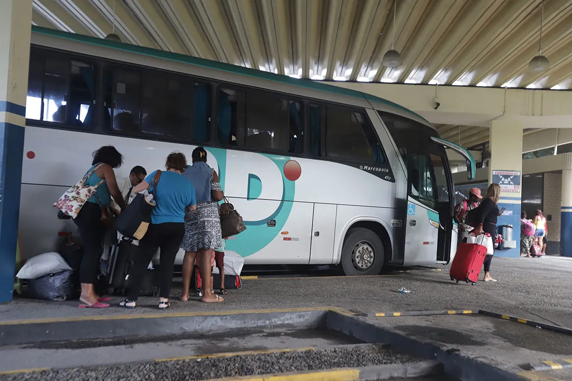As empresas de ônibus que saem da Rodoviária de Salvador vão oferecer de 70 a 100 horários extras