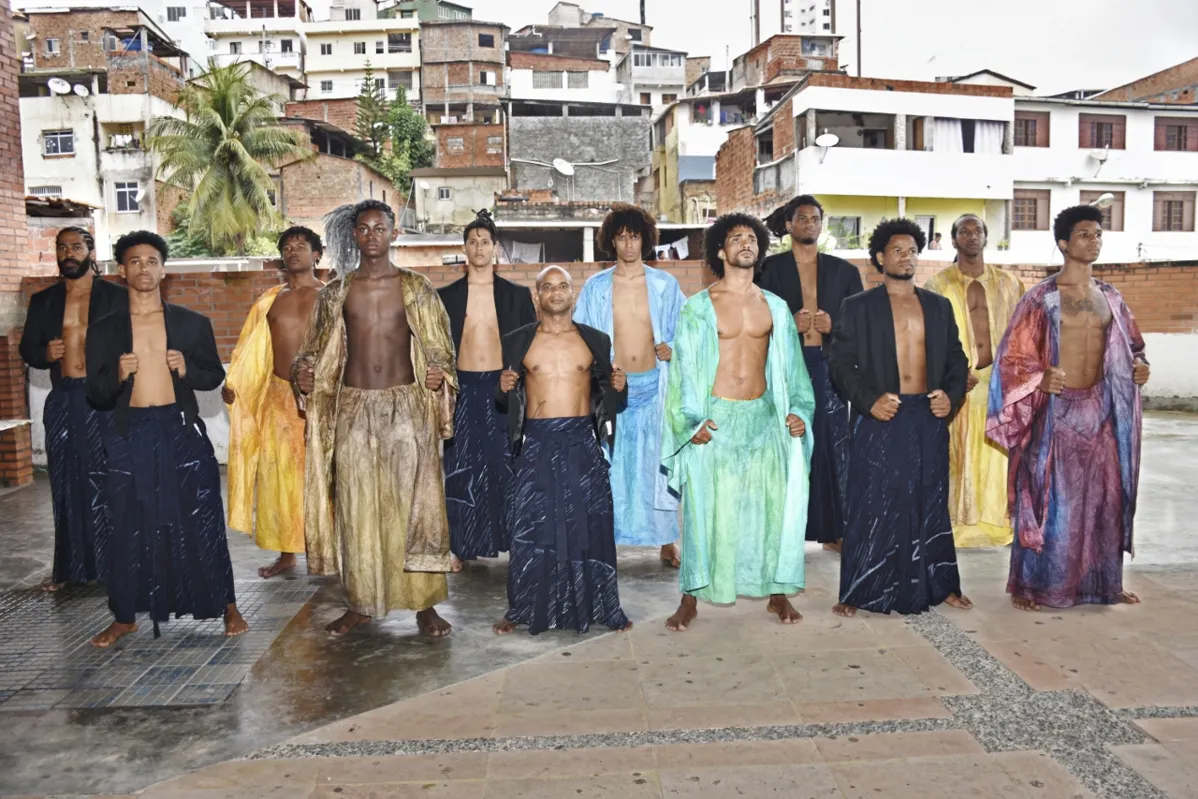 Elenco reúne 12 capoeiristas baianos e a bailarina Márcia Jaqueline