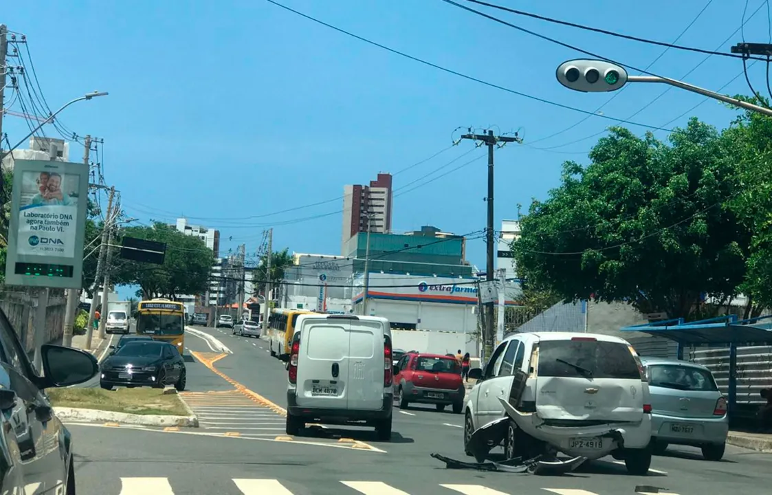 Fluxo de veículos continua fluindo normalmente no local