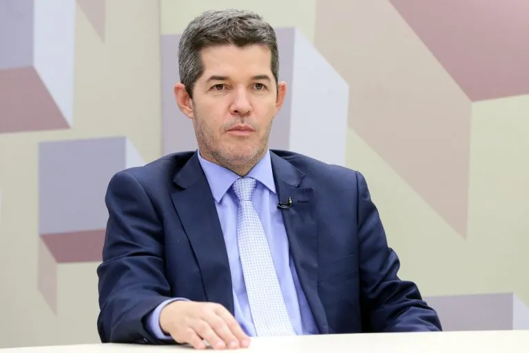 Delegado Waldir segue liderando a segunda maior bancada da Câmara