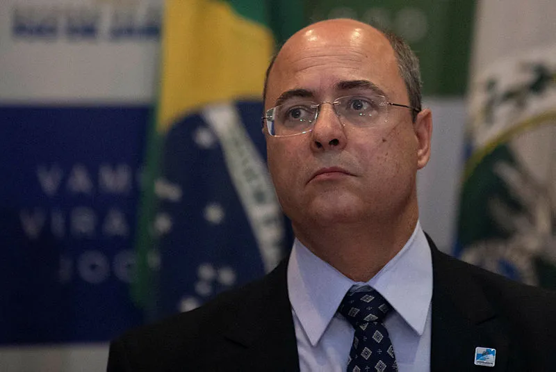 Segundo o presidente, Witzel estaria por trás do vazamento do inquérito ao Jornal Nacional, da TV Globo | Foto: Mauro Pimentel / AFP