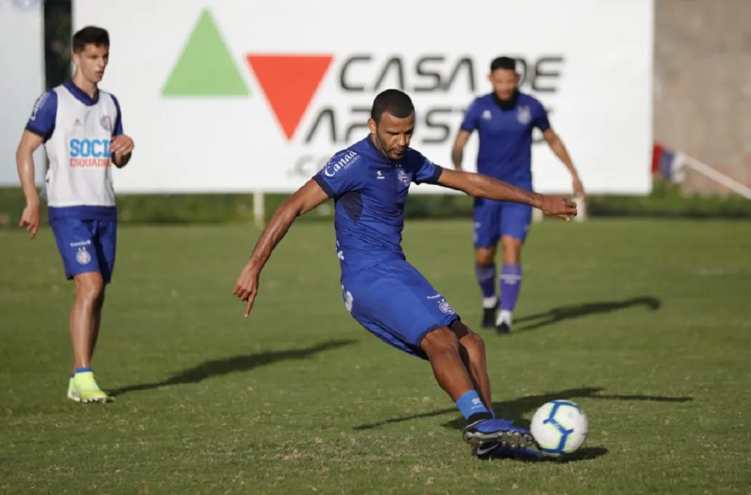 Zagueiro voltou a treinar após se recuperar de cirurgia que o afastou dos gramados desde junho