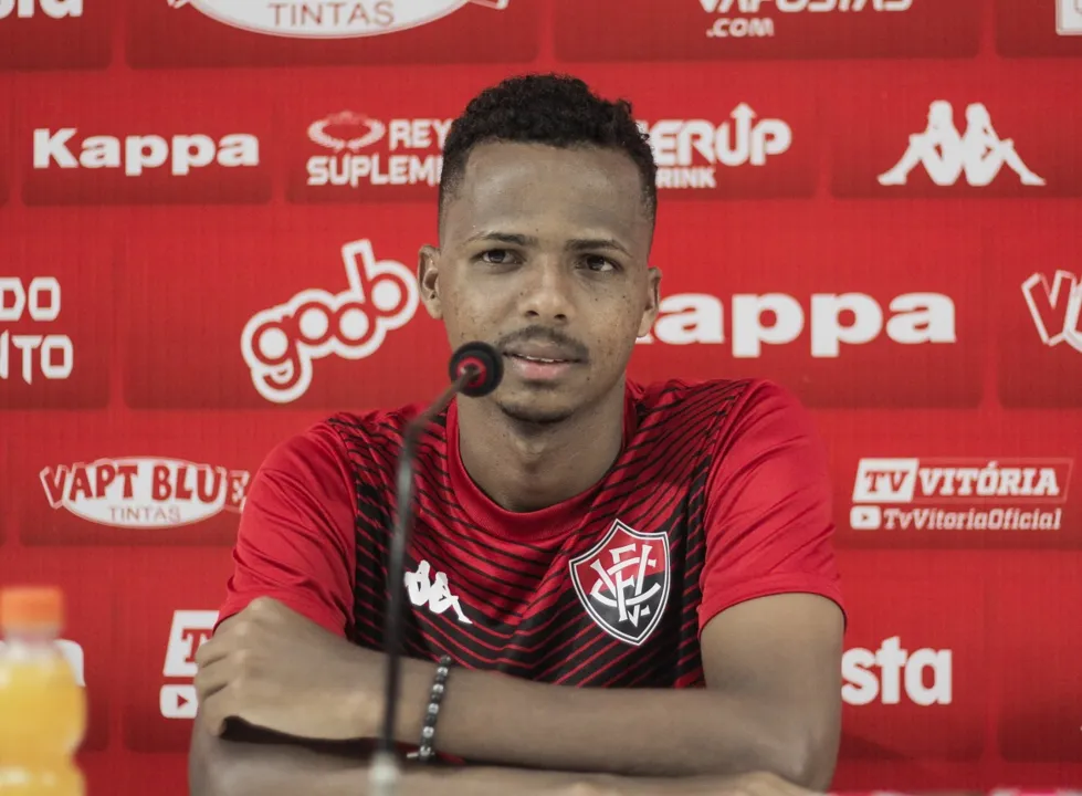 Romisson fez sua primeira partida com a camisa do Leão diante do Oeste