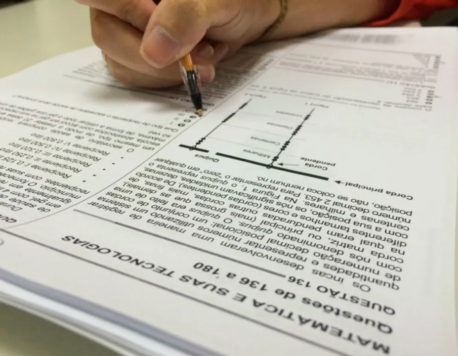 A ação civil pública toma por base denúncias de alunos que teriam concluído mestrado em 2016, mas que nunca receberam os diplomas