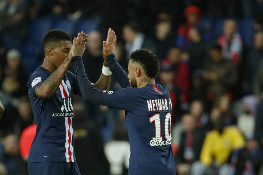 Ainda houve tempo para Neymar fazer o seu gol, outra vez no fim da partida, aos 44 minutos