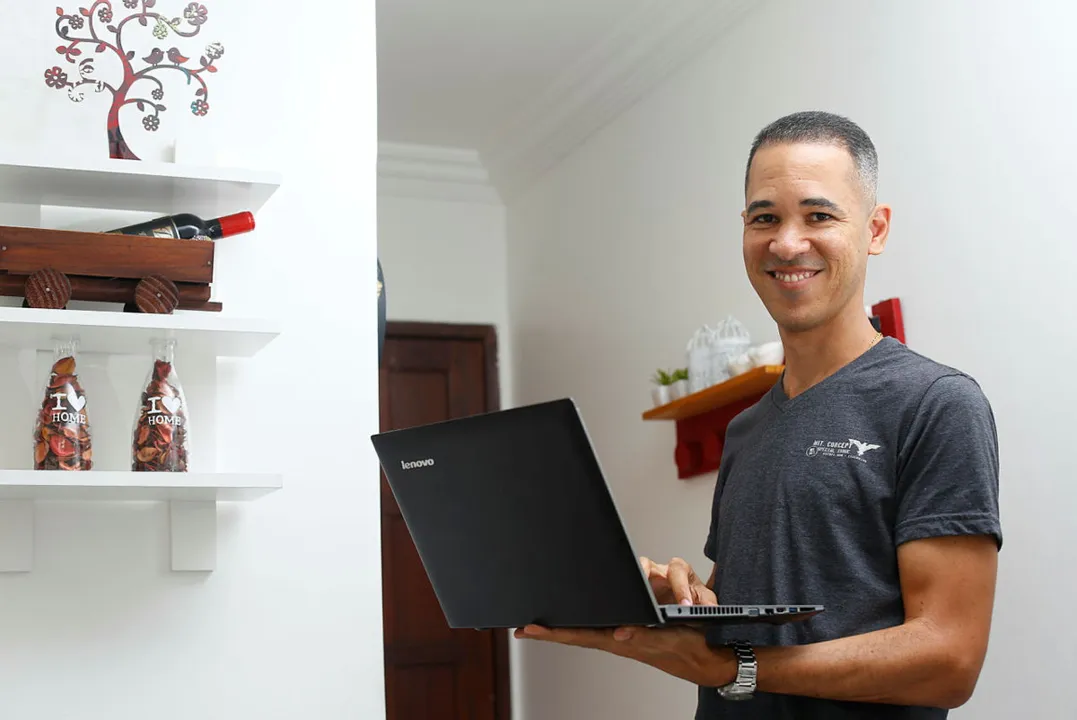 O designer Edileno tornou-se MEI ainda em 2013