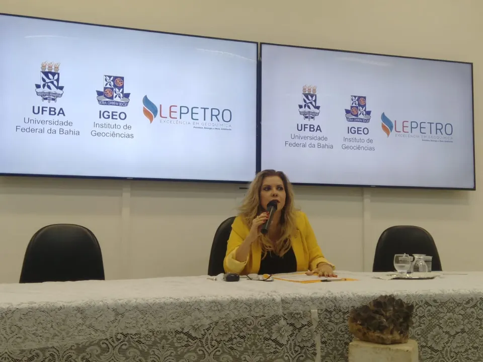 Diretora do Instituto de Geociências da Ufba esclarece manchas de óleo na praia