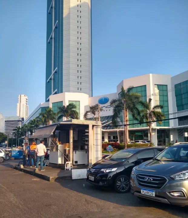O PM estava lanchando em uma barraca em frente ao Empresarial Mundo Plaza