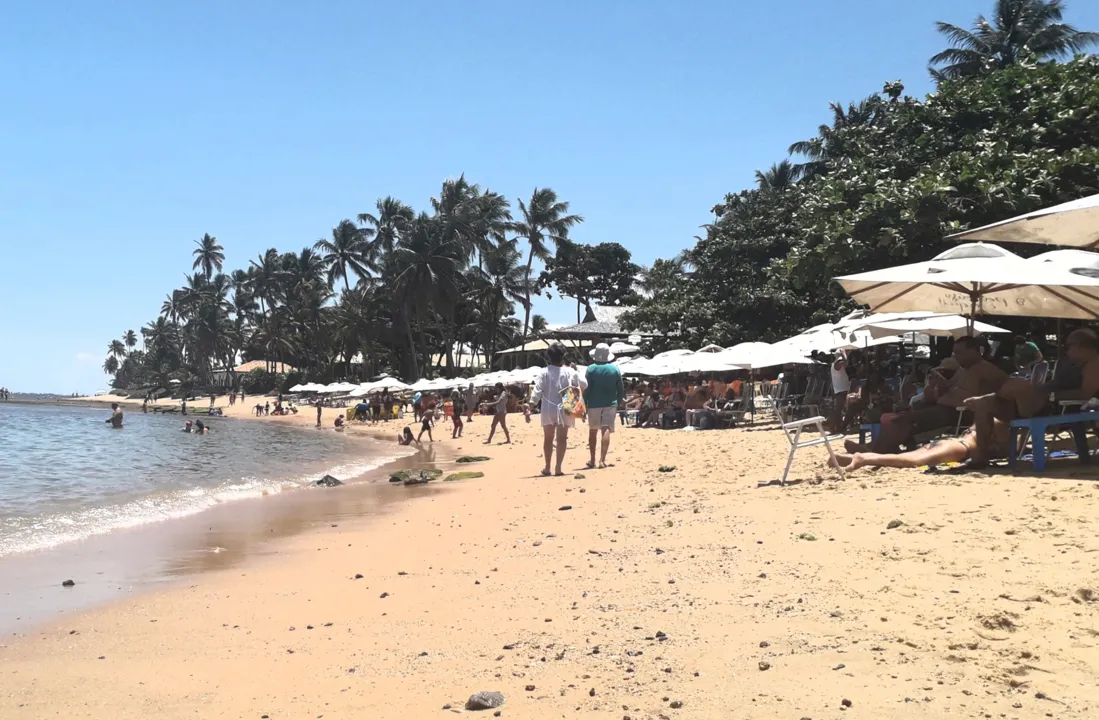 Domingo de muita diversão e banho de mar na Praia do Portinho
