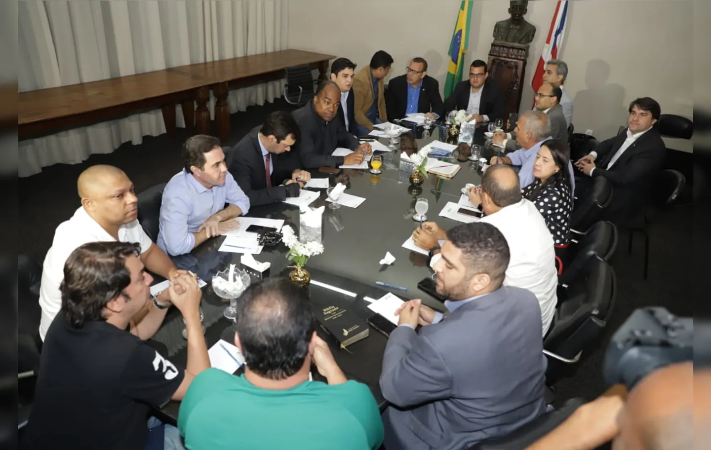 O encontro aconteceu na tarde desta quinta-feira, 10, na Assembleia Legislativa da Bahia (Alba)