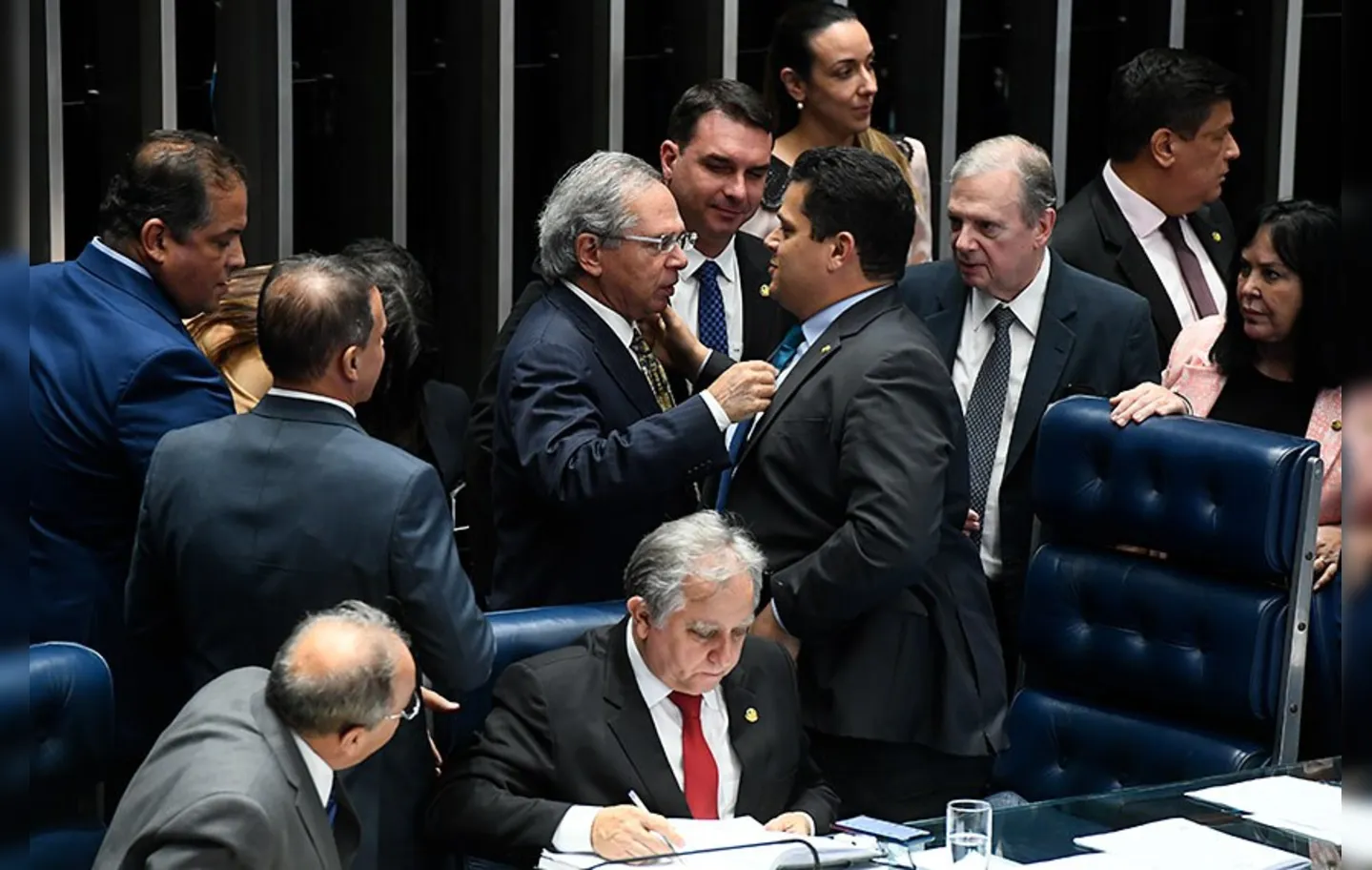 O presidente do Senador, deputado Davi Alcolumbre (DEM0, junto ao Ministro da Economia Paulo Guedes